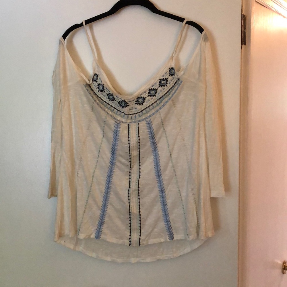 Shoulder cut out top
